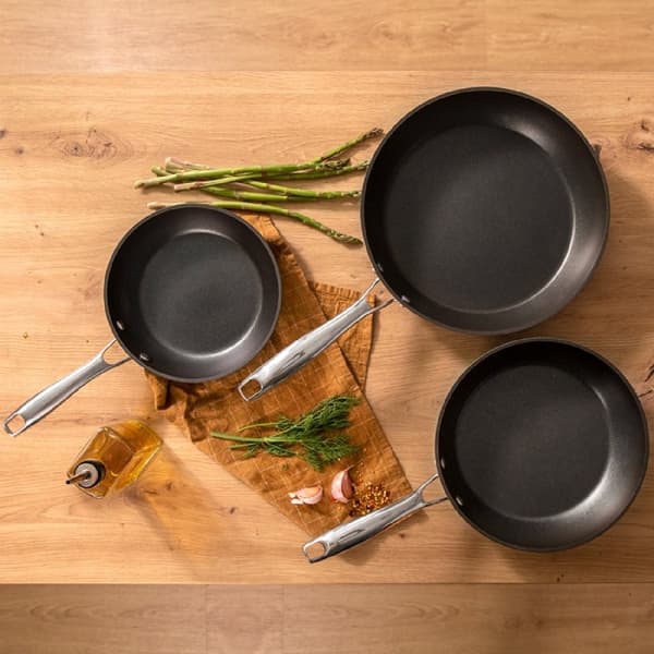 Cecotec Set of 20–24-28 cm frying pans made of forged aluminium, with 3.5-mm induction base and Whitford Eterna® long-lasting non-stick coating, 100%