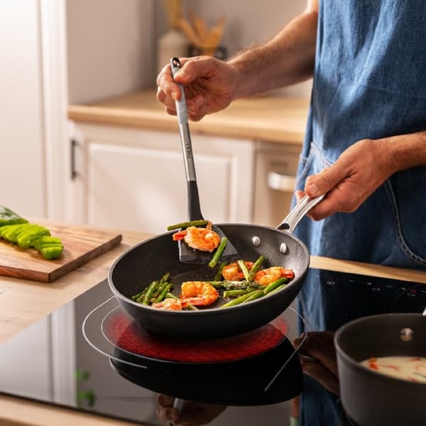 Cecotec Set of 20–24-28 cm frying pans made of forged aluminium, with 3.5-mm induction base and Whitford Eterna® long-lasting non-stick coating, 100%