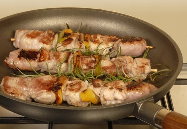 ITALIENSK TITANSTEKPANNA 24 CM. HUVUDINDUSTRI