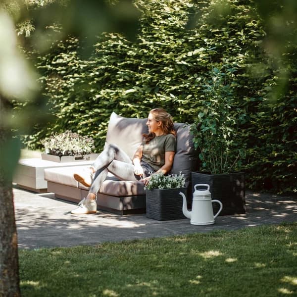 Capi Fyrkantig odlingslåda Nature Rib 40x40 cm svart KBLR903