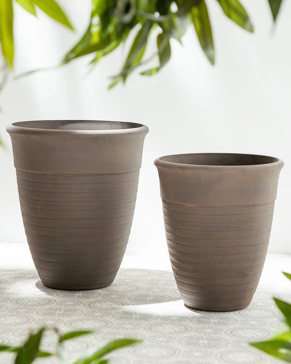 Urtepotteskjuler Brun Stenblanding Polyresin ø 43 cm Rund Blomsterkrukke UV-resistent med Afløbshuller Udendørs Terrasse Have Tilbehør