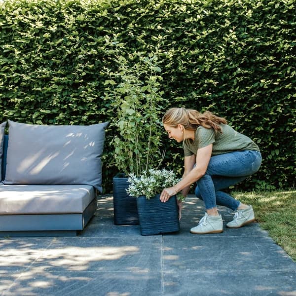 Capi plantekasse Nature Rib 30x30 cm firkantet sort KBLR902