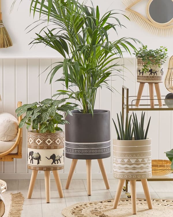 Blomkruka Grå Magnesium ⌀ 34 cm med vitt handmålat mönster och 3 ben i bokträ Rund Boho-kruka för inomhus och utomhusbruk
