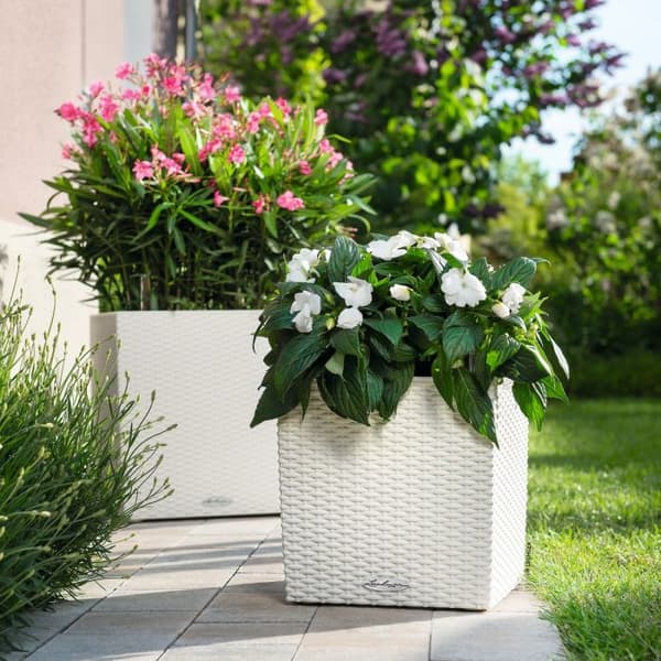Självvattnande Kruka Cube Cottage 30cm vit