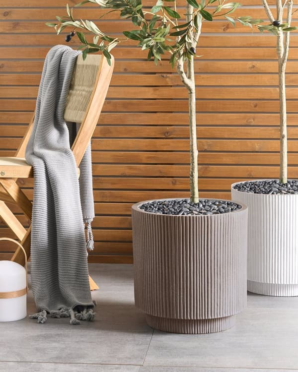 Blomkruka Taupe Fiberlera Trädgårdsväxtkruka 37 x 37 x 37 cm Dräneringshål Vertikal ribbfinish Utomhus Uteplats Trädgård