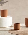 Miniatyrbillede 2 af 8: Blomsterkrukke Gyldenbrun Fiber Ler ø 24 cm Rund Havekrukke med Riller Frostsikker Design til Indendørs og Udendørs Plantekrukke