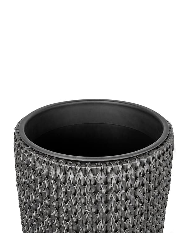 Blomsterkrukke i sort polyrattan til indendørs og udendørs brug med plastforing