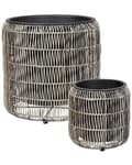 Miniatyrbillede 1 af 11: Blomsterkrukke sort polyrattan 2 stk. sæt rund til indendørs og udendørs brug med plastforing