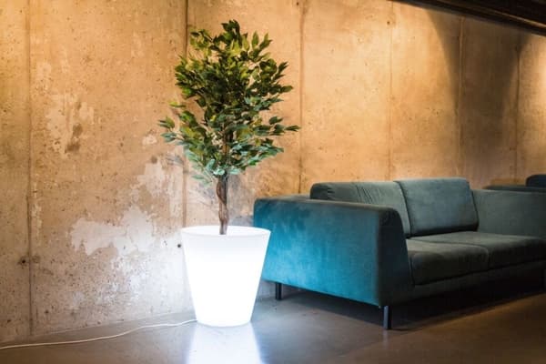 Moderne Belyst Blomsterpotte - Elegant Design Til Indretningsdesignere