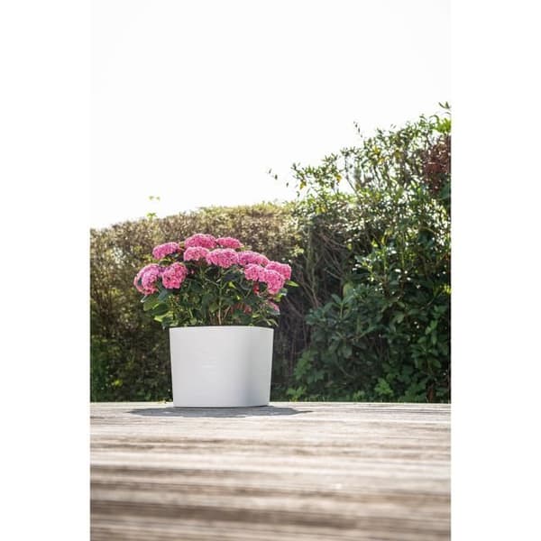Kruka med vattenreserv - GARDEN ID Respect - Vit 40 x 40 cm - 100 % hushållsavfall - 100 % återvinningsbar - Strukturerad yta.