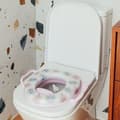 Pikkukuva 2 / 6: KOMFORT TOALETSRÄCKARE MED LILO OCH SÖMHANDTAG