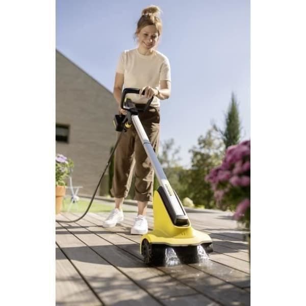 Trådlös terrassrengörare Karcher PCL 3-18 med 18V/2,5Ah batteri, roterande borste