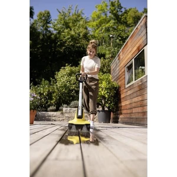 Trådlös terrassrengörare Karcher PCL 3-18 med 18V/2,5Ah batteri, roterande borste
