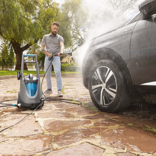 Cecotec 4-in-1 hydro vacuum cleaner that combines the functions of a pressure washer, a wet and dry vacuum cleaner and blowing function. Maximum pres