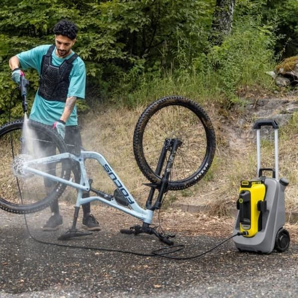 KARCHER - OC 6-18 Premium medeltrycks mobilrengörare - 18 V batteri ingår ej - 24 bar - 200l/h