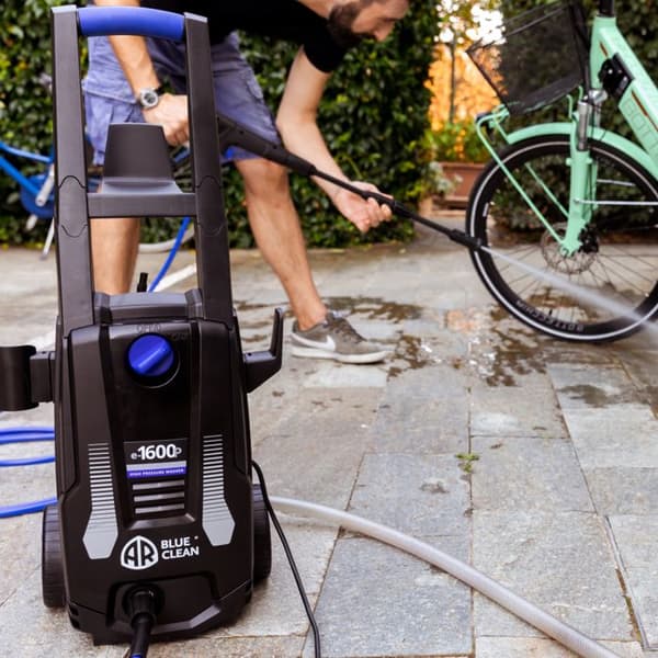AR Blue Clean Högtryckstvätt e-1600P med Terrassrengörare och Fast Borste 1600 W, 125 bar, 420 lh - Blå Edition