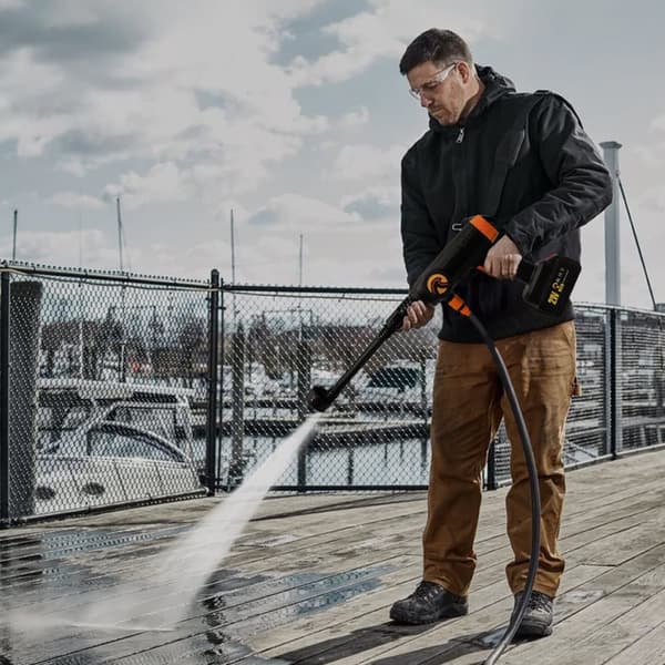 Trådlös Högtryckstvätt 21V 2KW 100Bar med 6-i-1 Munstycke – 2×3.0Ah Batterier – Bärbar Elvattenpistol för Bil & Trädgård