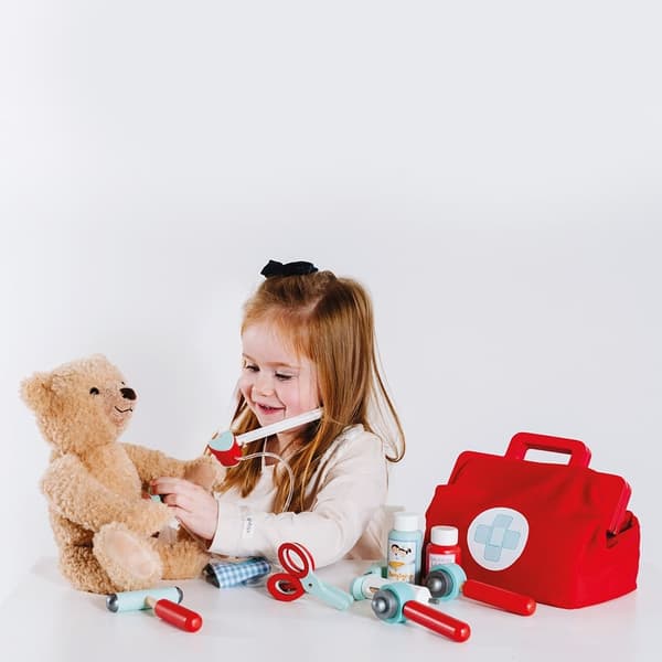 Läkarväska barnleksak med träinstrument från Le Toy Van