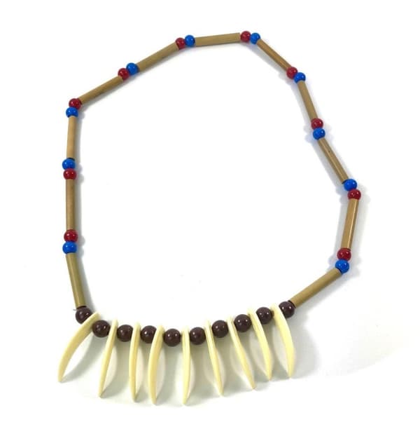 Indian necklace with claws