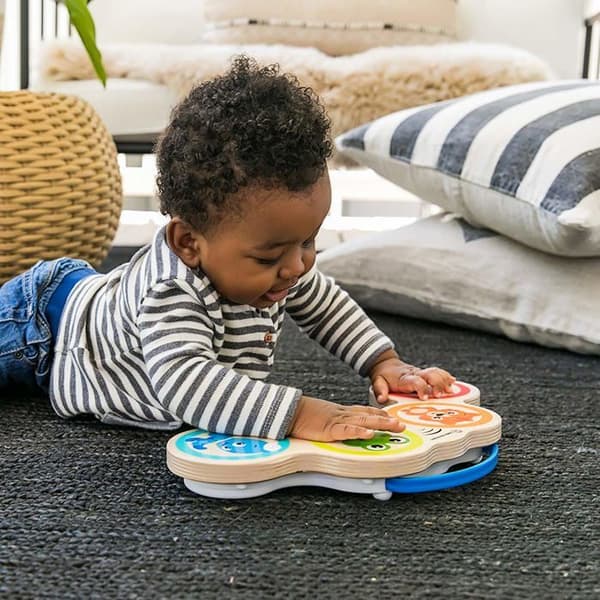 Baby Einstein taktila och elektroniska musikaliska utvecklingsleksak i trä - Magic Touch Drums HAPE