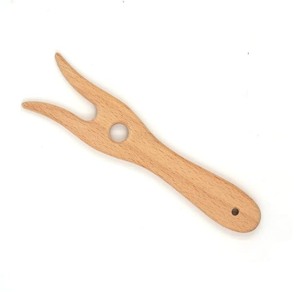 Speelbelovend - Stickgaffel i trä - TRIGONOS