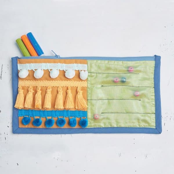 Enkelhet - SS9575OS - Touch Pages - Quiltat fodral med dragkedja och nyckelring - One Size