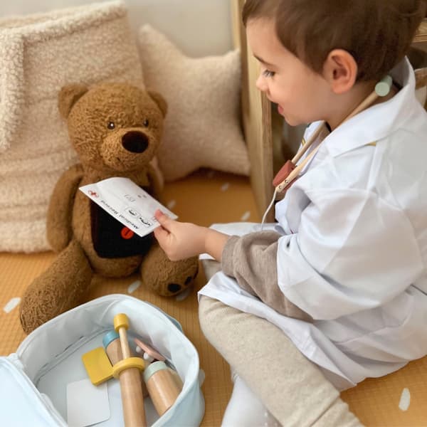 TOOKY TOY Little Doctor - Läkarset i Resväska av Trä med Tillbehör