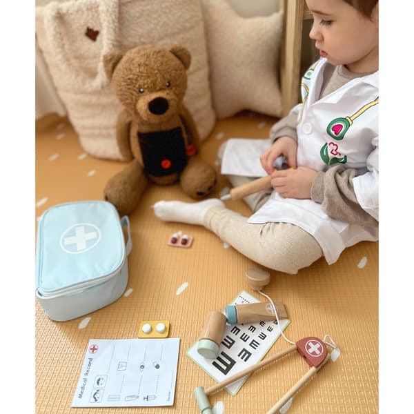 TOOKY TOY Little Doctor - Läkarset i Resväska av Trä med Tillbehör