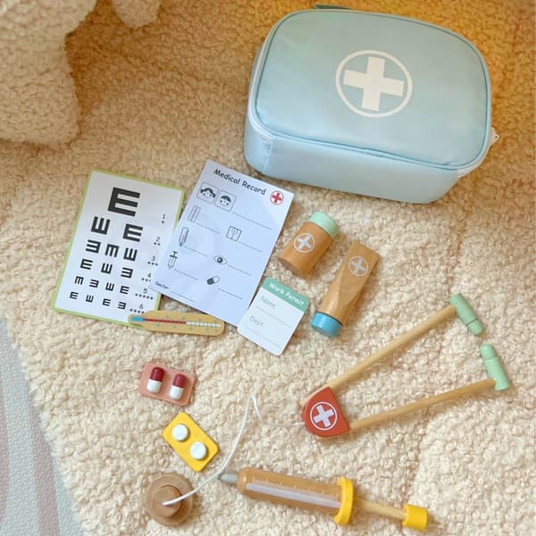 TOOKY TOY Little Doctor - Läkarset i Resväska av Trä med Tillbehör