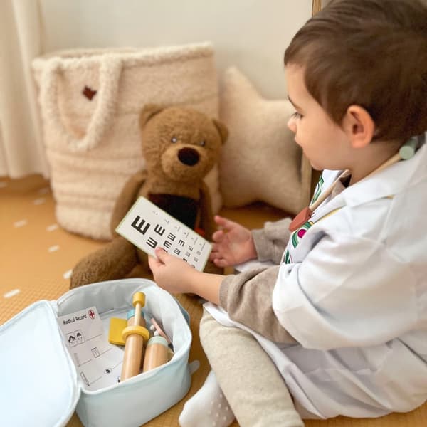 TOOKY TOY Little Doctor - Läkarset i Resväska av Trä med Tillbehör