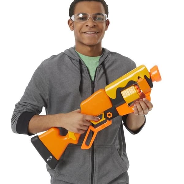 NERF - Roblox Adopt Me!: BEES! Dartblaster med spakmekanism - 8 pilar - kod för spelet