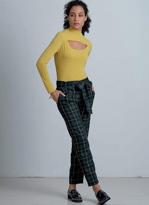 Modespel - sömnad - Mc call's styling - M8003A5 - McCalls sömnadsmönster- Toppsömnadsmönster för damer Vit
