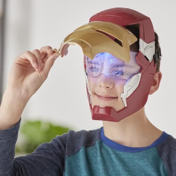 Iron Man -elektroninen naamio liikkuvalla visiirillä ja valotehosteilla. Lapsille, jotka voivat pukeutua suosikkisankareiksi. Alkaen 5-vuotiaasta.