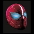 Miniatyrbild 3 av 6: IronSpider elektronisk hjälm med ljusa ögon, 6 ljusstyrkainställningar och justerbar storlek, Marvel Legends Series Spider-Man- USED