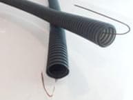 Stiv korrugeret PVC-kanal 750N med pilot 20/16 50mb