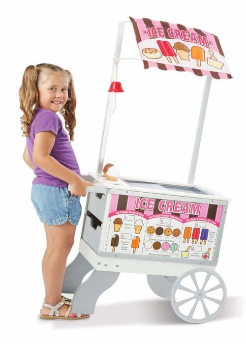 Vit vagn för snacks och godsaker