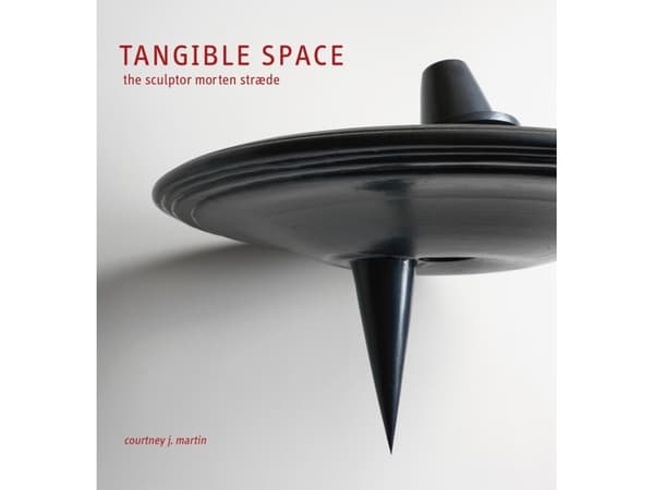 Tangible Space | Courtney J. Martin | Kieli: Englanti