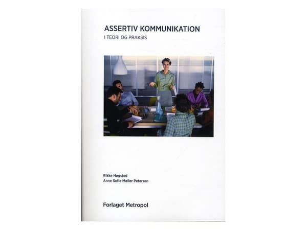 Assertiv kommunikation i teori og praksis | Rikke Sofie Møller, Rikke Høgsted Petersen | Kieli: Tanska