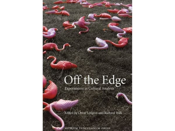 Off the Edge | Orvar Löfgren og Richard Wilk | Kieli: Englanti
