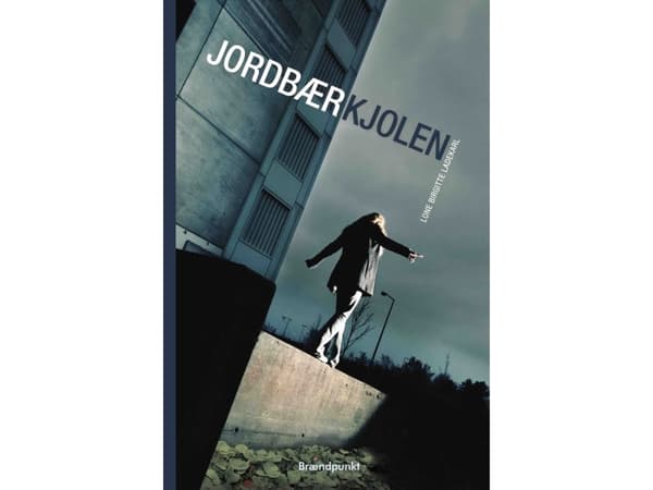 Jordgubbsklänningen | Lone Birgitte Ladekarl | Språk: Danska