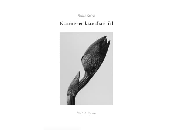 Natten er en kiste af sort ild | Simon Staho | Språk: Dansk