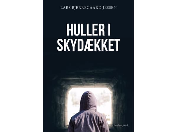 Hål i molntäcket | Lars Bjerregaard Jessen | Språk: Danska