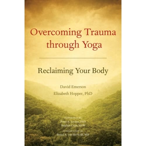 Overcoming Trauma through Yoga (häftad, eng)