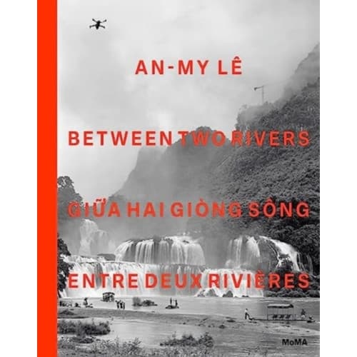 An-My Le: Between Two Rivers (inbunden, eng)