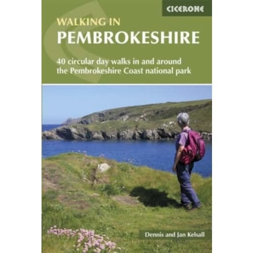 Walking in Pembrokeshire (häftad, eng)