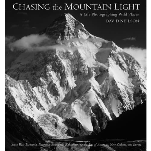 Chasing the Mountain Light (inbunden, eng)