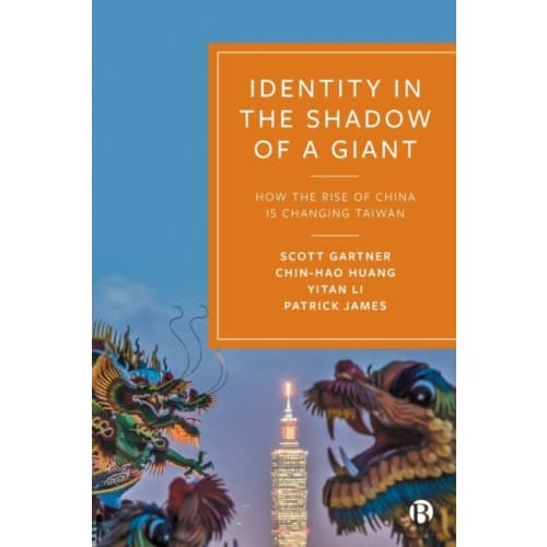 Identity in the Shadow of a Giant (häftad, eng)