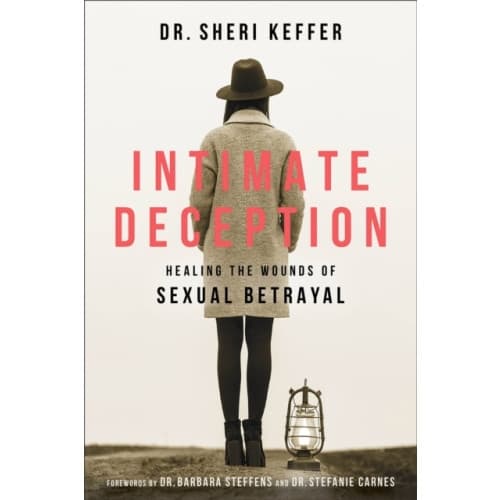 Intimate Deception (häftad, eng)
