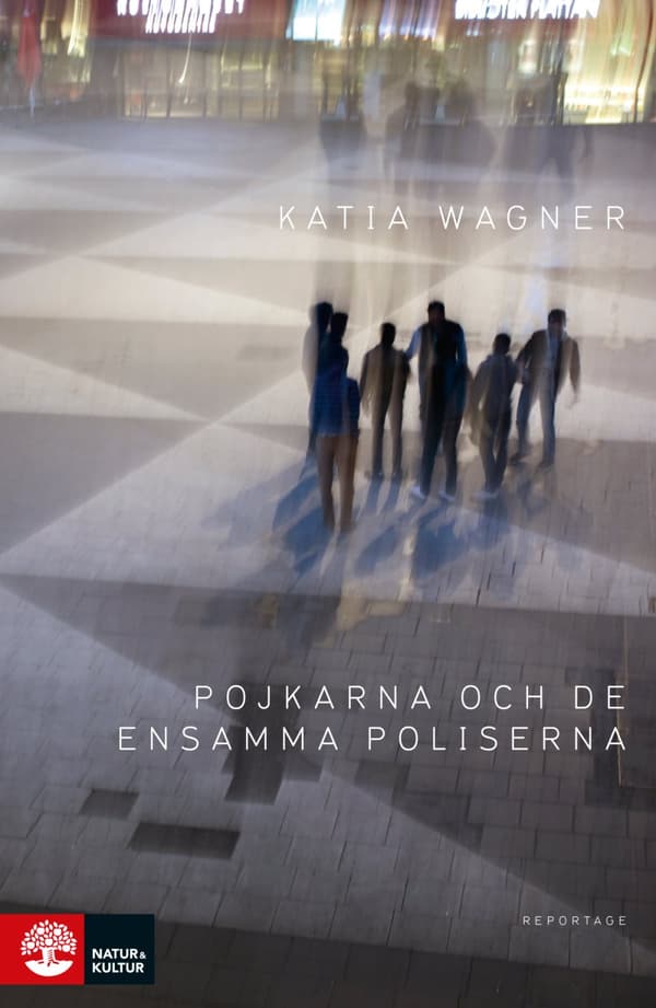 Pojkarna Och De Ensamma Poliserna (Bok)
