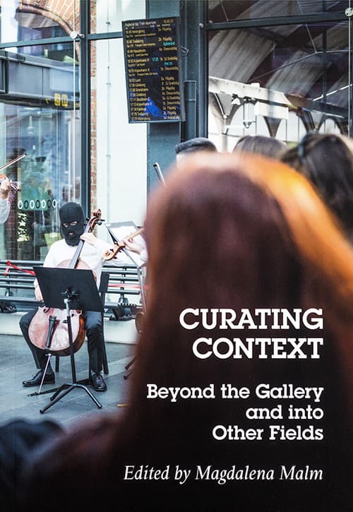 Curating Context - Beyond The Gallery And Into Other Fields (Bok)